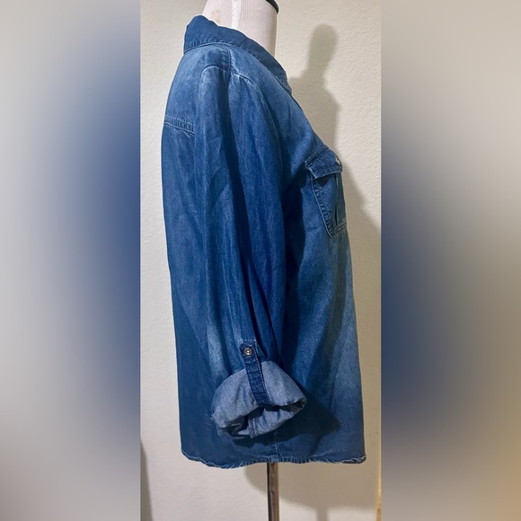 Chico’s Distressed Lightweight Denim Shirt Roll Up Sleeves Size 0 - Picture 4 of 6